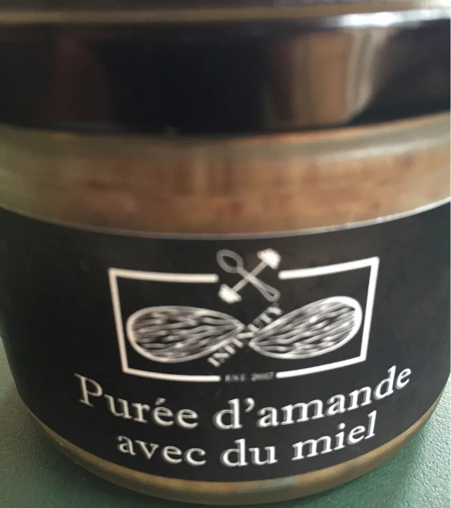 Puree d'amande avec du miel