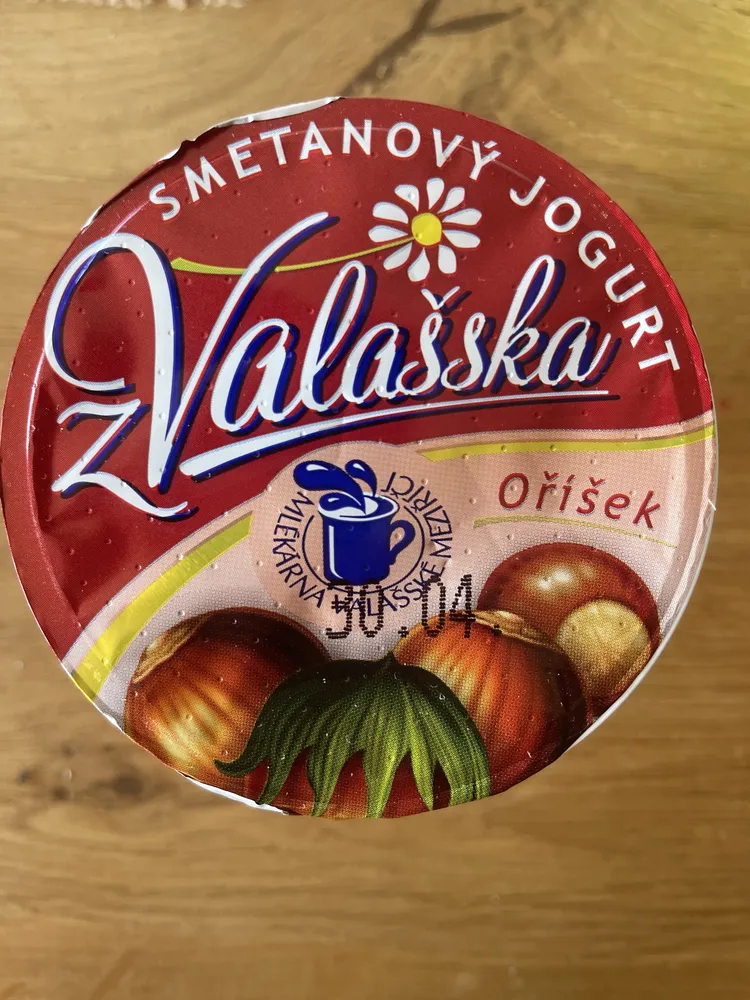 Smetanový jogurt oříšek