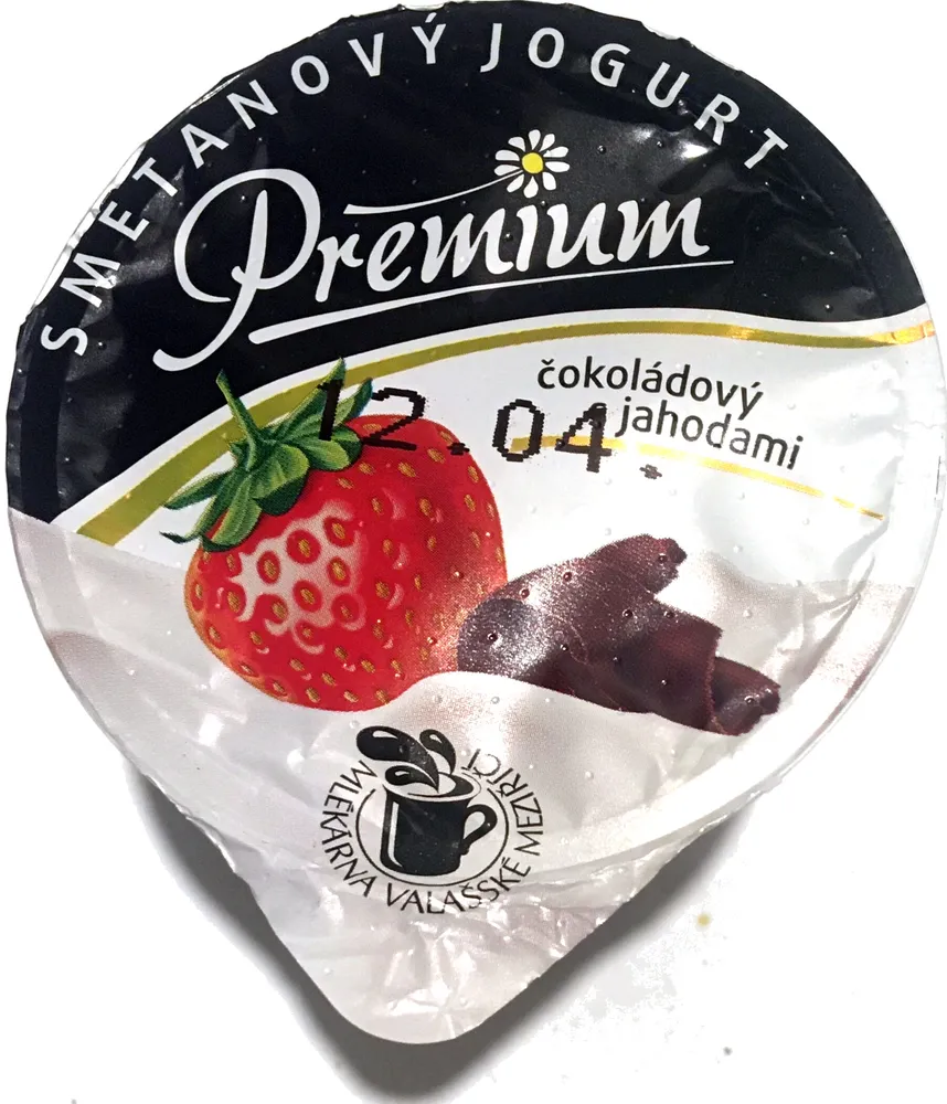 Smtanový jogurt čokoládový s jahodami