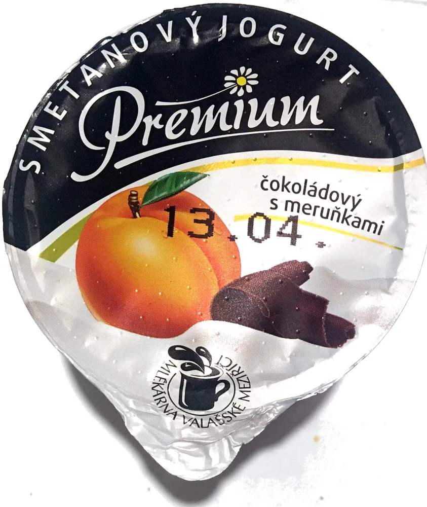 Smetanový jogurt čokoládový s meruňkami
