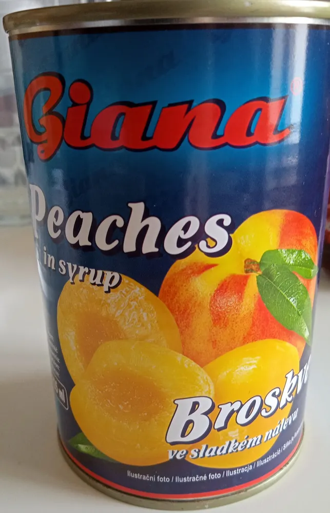 Broskve ve sladkém nálevu