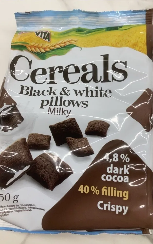 Cereales black & white pillows
