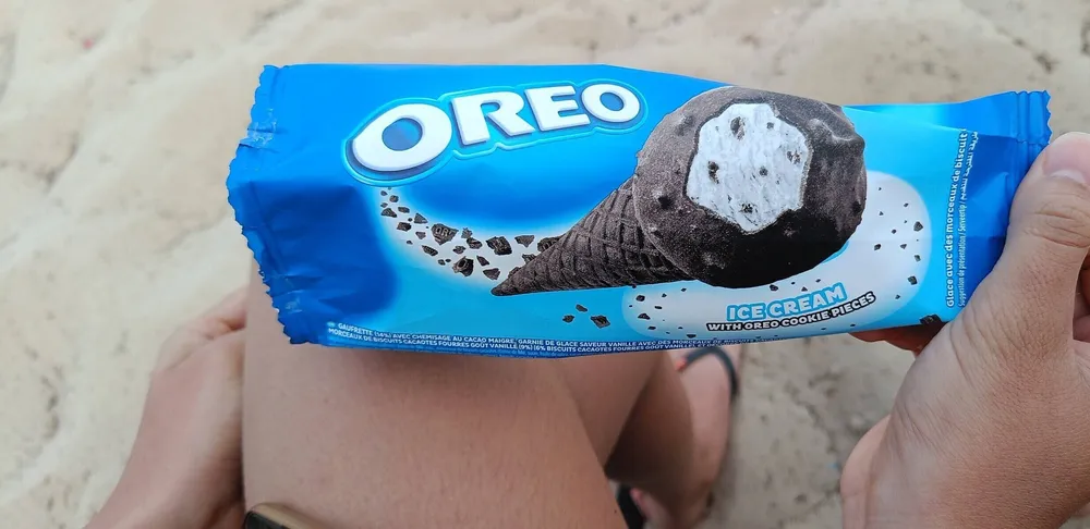 Ice cream with cookie pieces