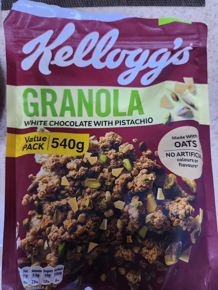 Kelloggs granola white chocolate and pistachio