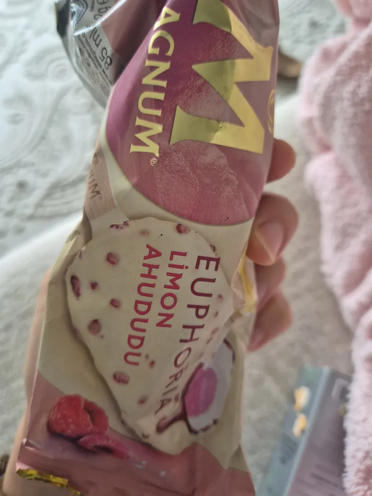 Raspberry ice cream