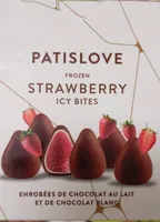 Frozen strawberry bites enrobées de chocolat au lait et de chocolat blanc