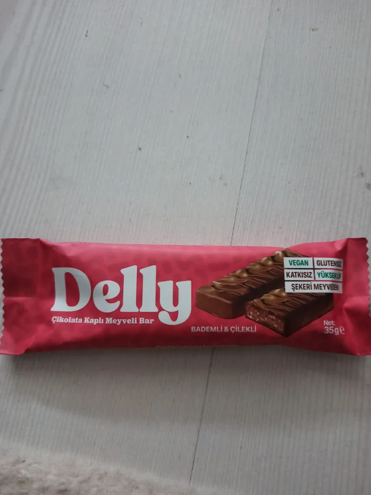 Delly Çikolata Kaplı, Bademli & Çilekli Meyveli Ba