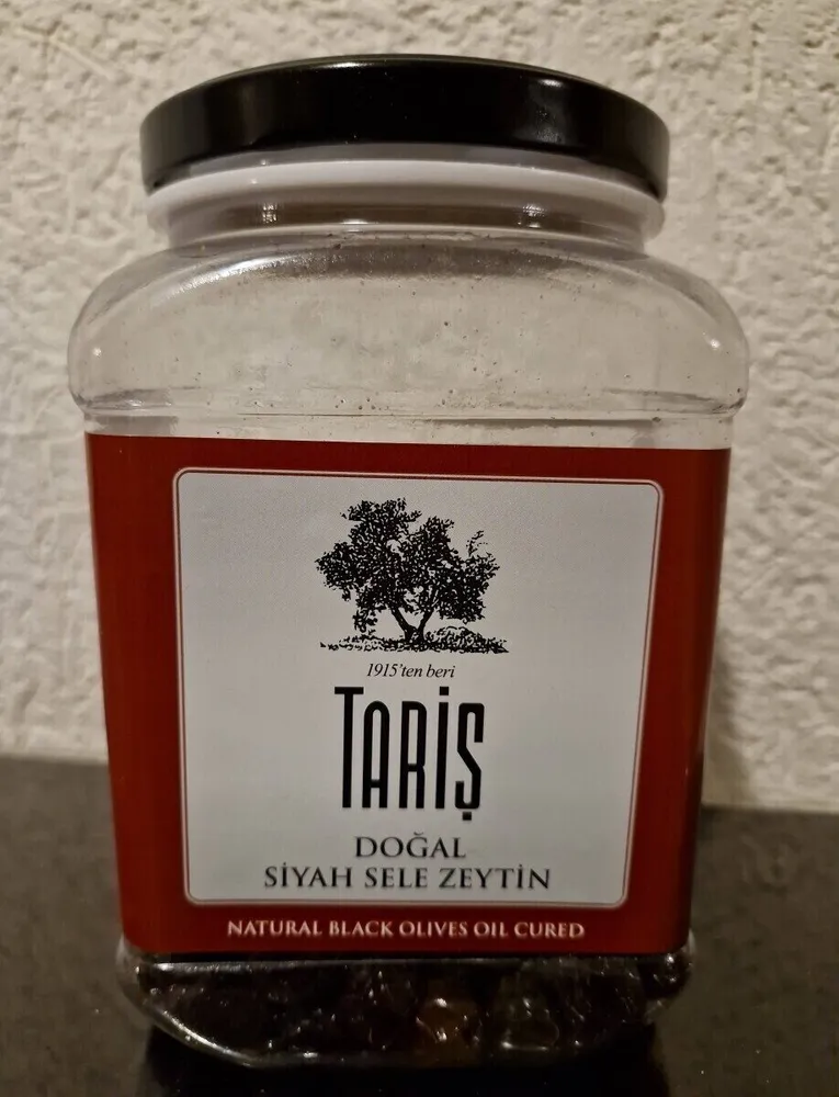 Natural black olives oil cured