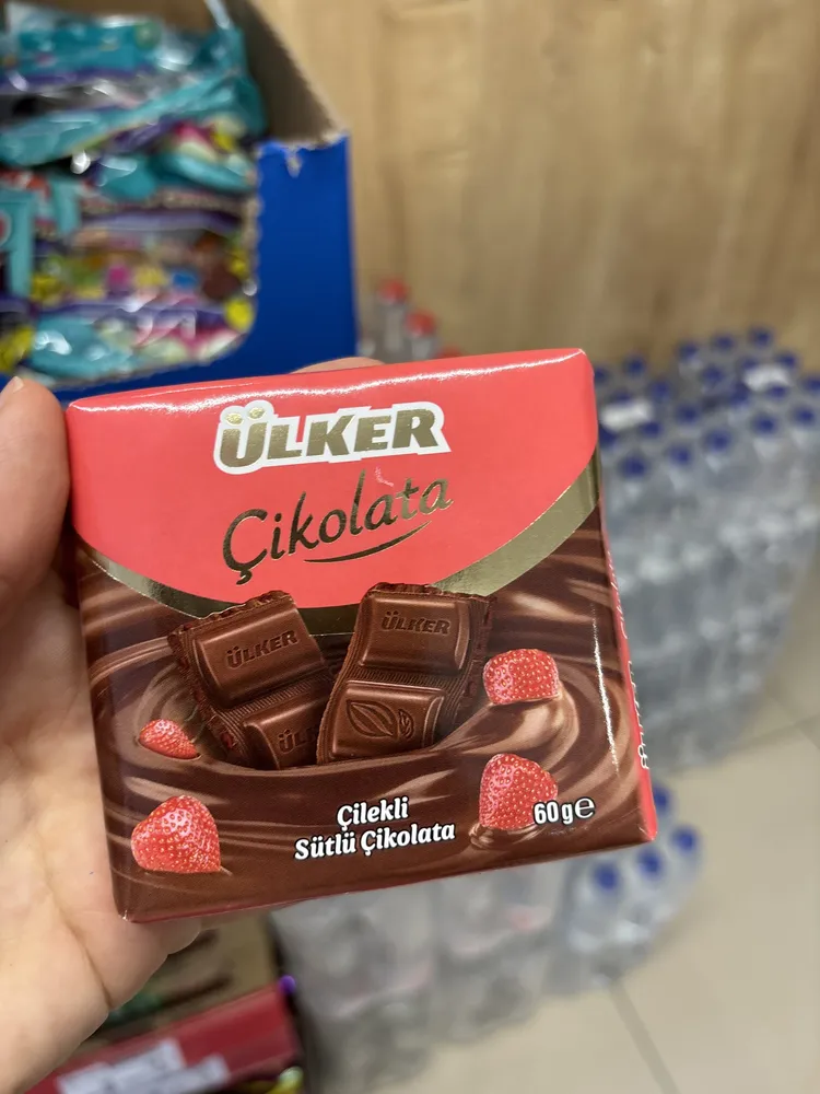 Ülker Çilekli Sütlü Çikolata