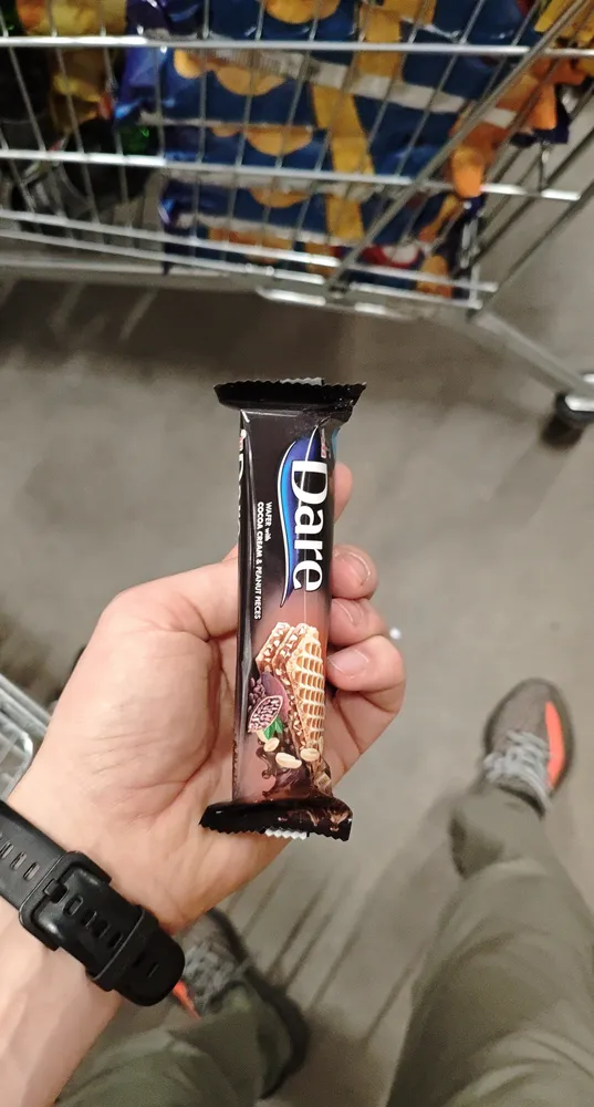 Wafer with Cocoa Cream and Peanut Pieces