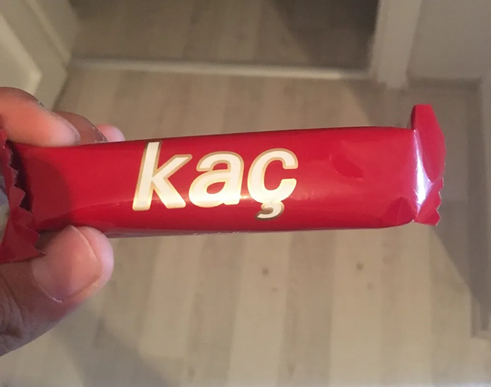 Barre de chocolat au lait fourrée aux noisettes