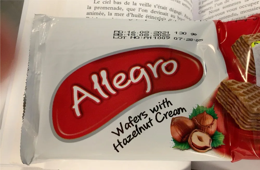 Wafers with hazelnut cream