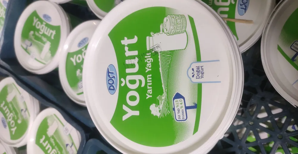 Yarım yağlı yoğurt