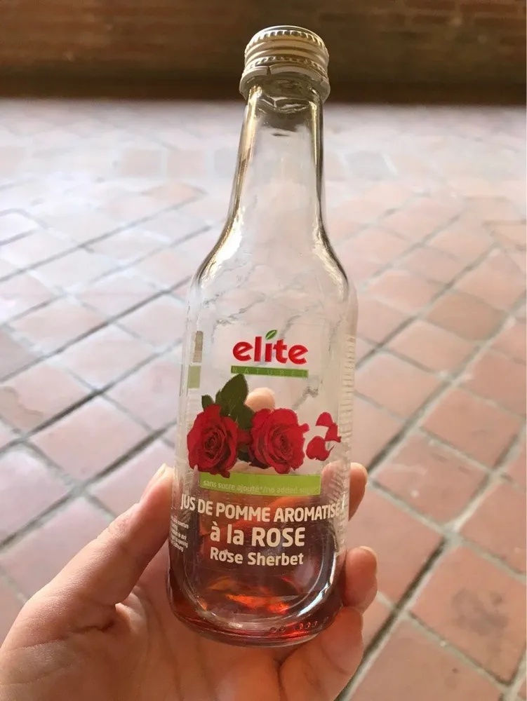 Jus de pomme aromatisé à la rose