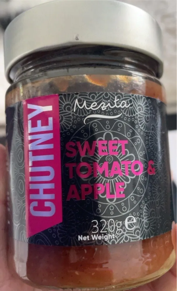 Sweet tomato and apple chutney