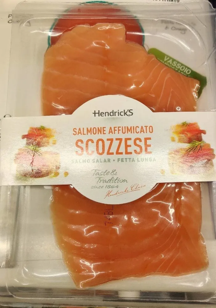 Salmone scozzese affumicato affettato in taglio lungo