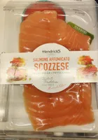 Salmone scozzese affumicato affettato in taglio lungo