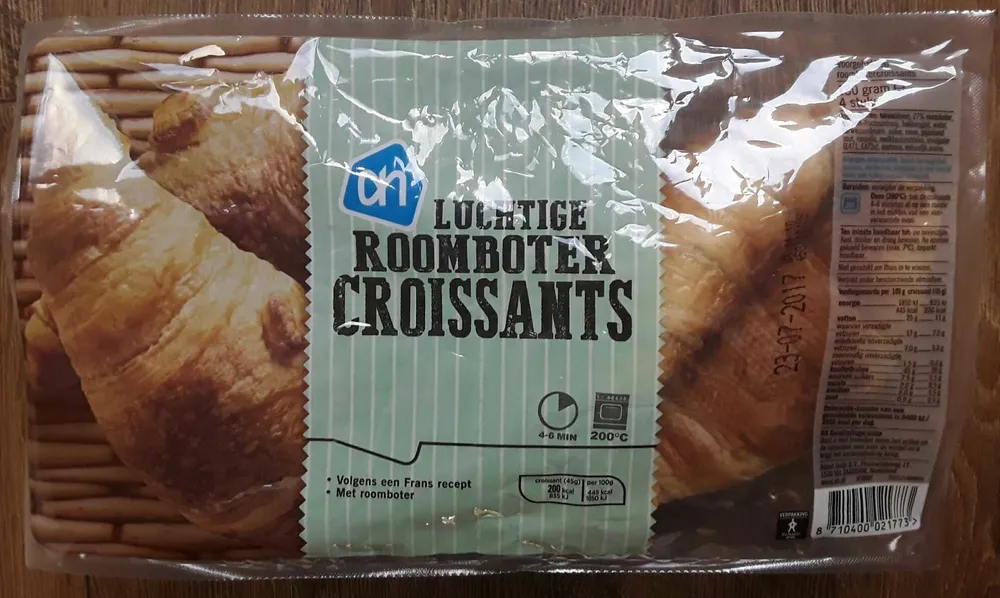 Luchtige roomboter croissants