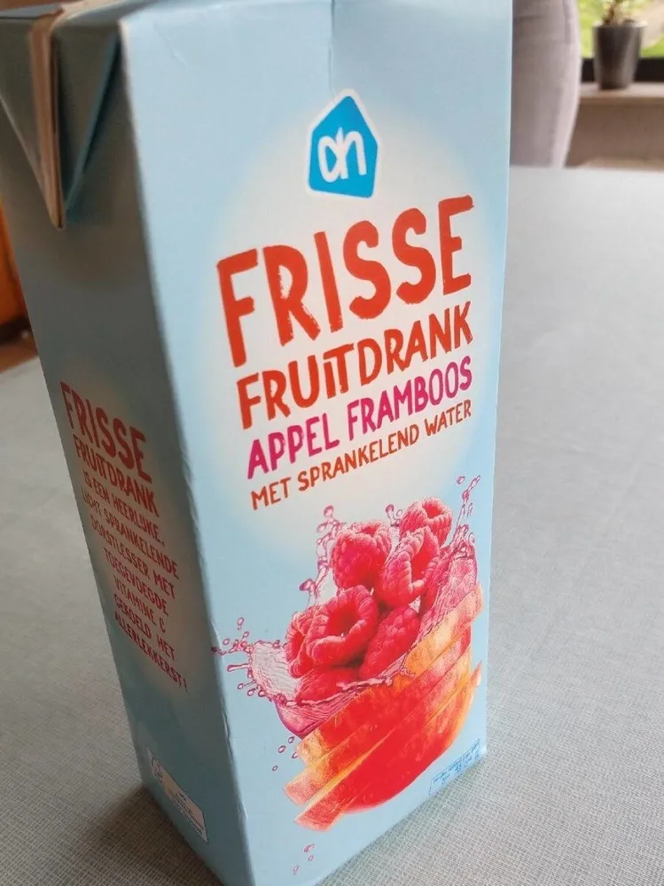 Frisse fruitdrank appel framboos met sprankelend water