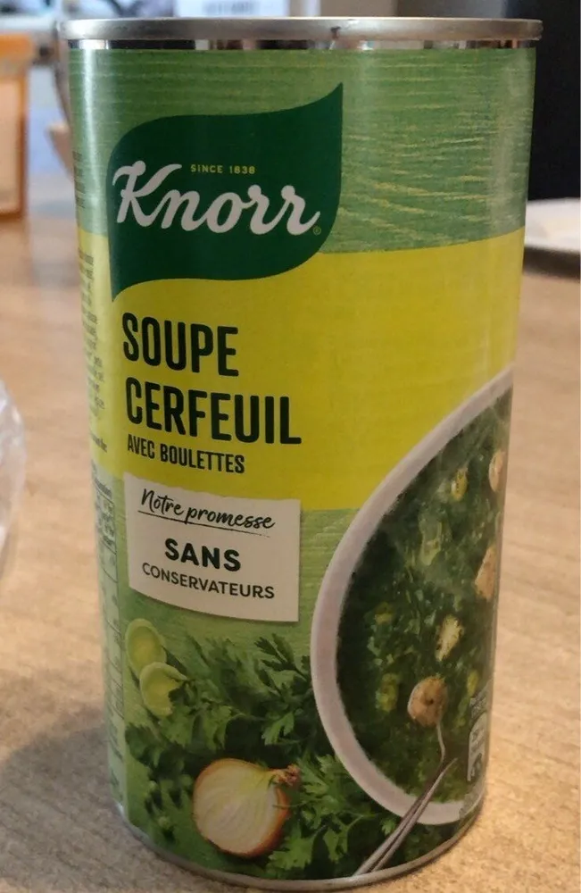 Soupe cerfeuil avec boulettes