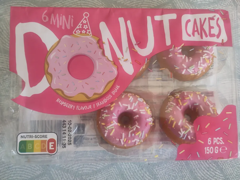 6 mini donut cakes raspberry flavour
