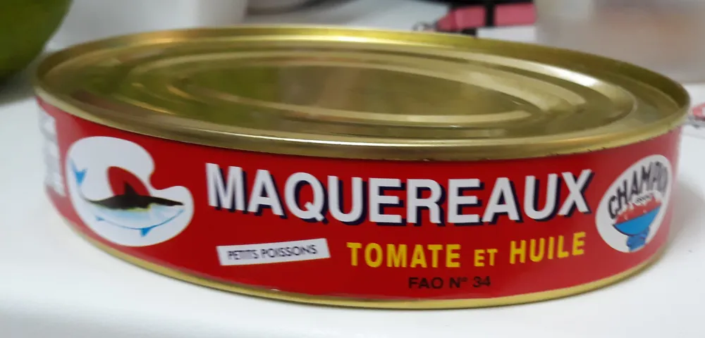 Maquereaux Petits Poissons Tomate Et Huile