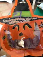 Halloween pumpkin bag with screaming gummy