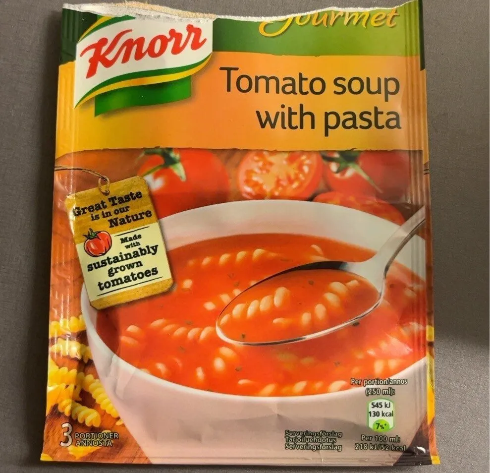 Tomato soup with pasta