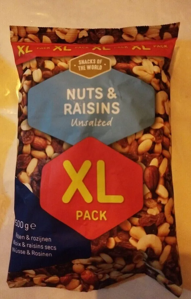 Nuts & raisins