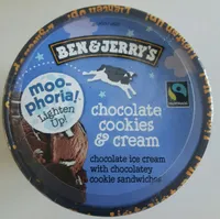 Helado de chocolate con cookies sandwiches tarrina