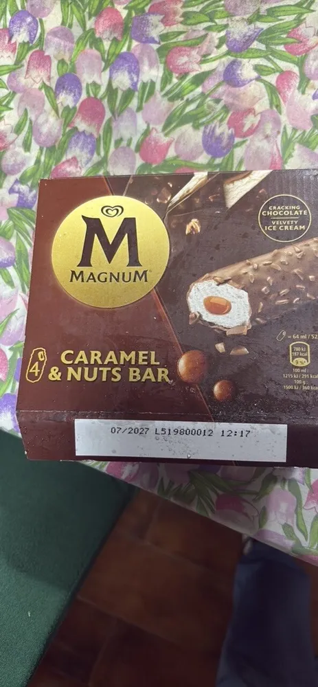 CARAMEL & NUTS BAR