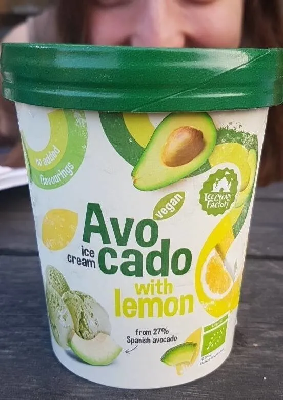 Avocado with lemon ice cream