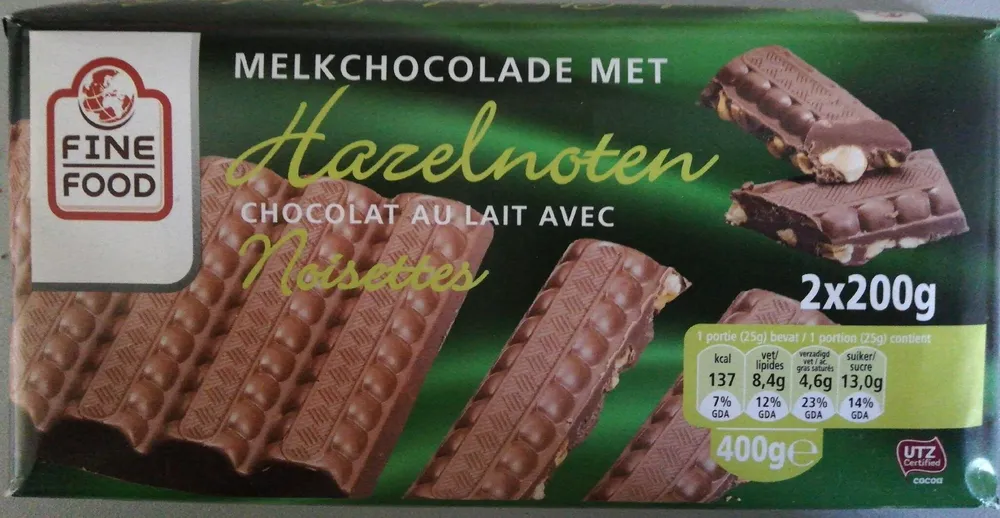 Chocolat au lait avec noisettes