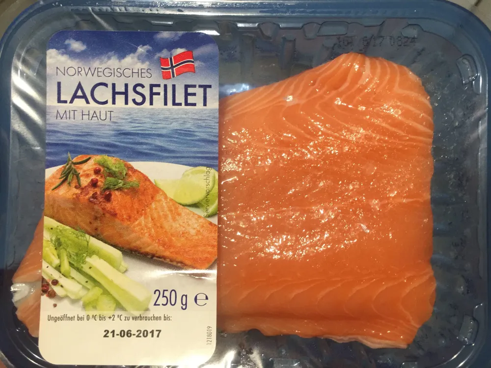 Norwegisches Lachsfilet mit Haut