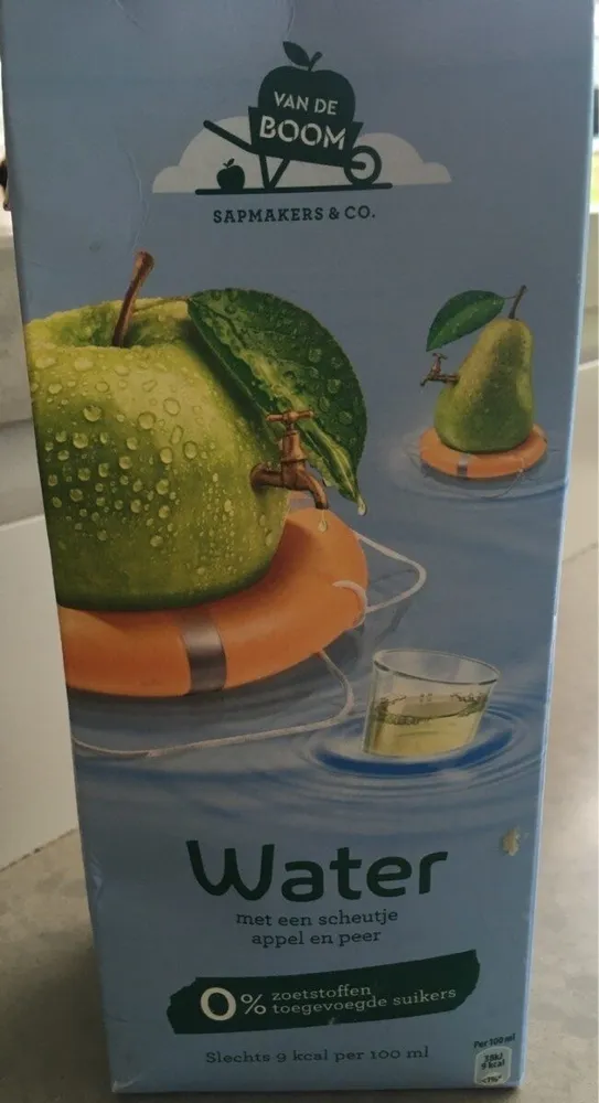 Water met een scheutje appel en peer