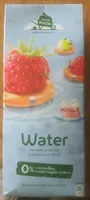 Water met een scheutje framboos en druif