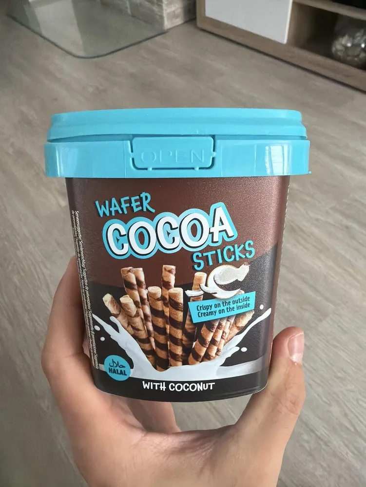 Wafer Cocoa Sticks With Coconut