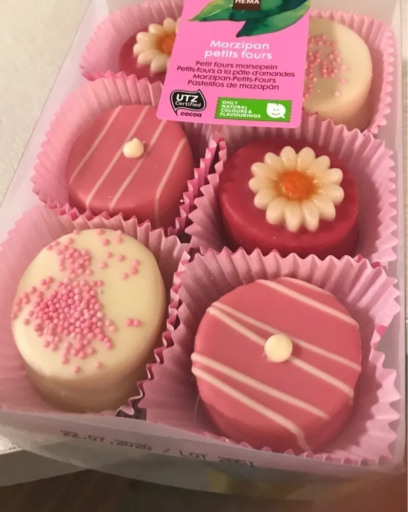Marzipan petits fours