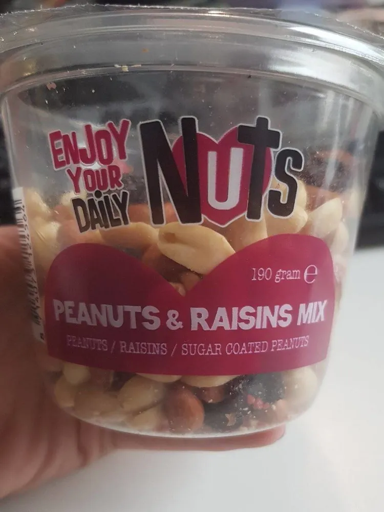 Peanuts & raisins mix