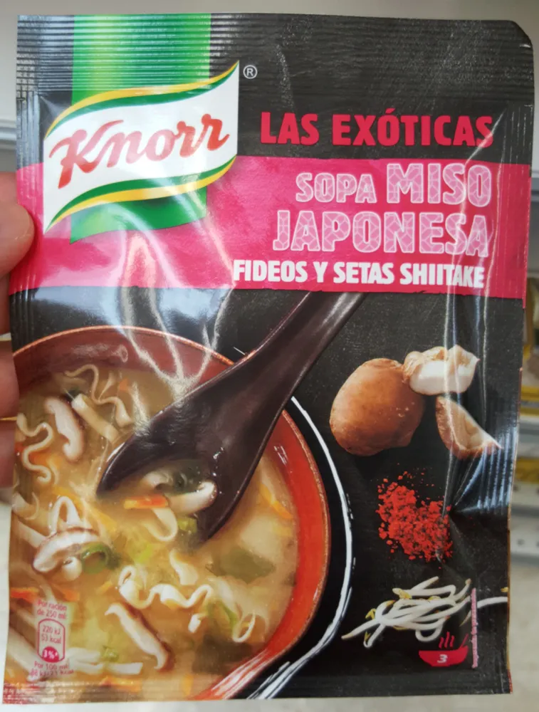 Sopa japonesa fideos, miso y seta shiitake