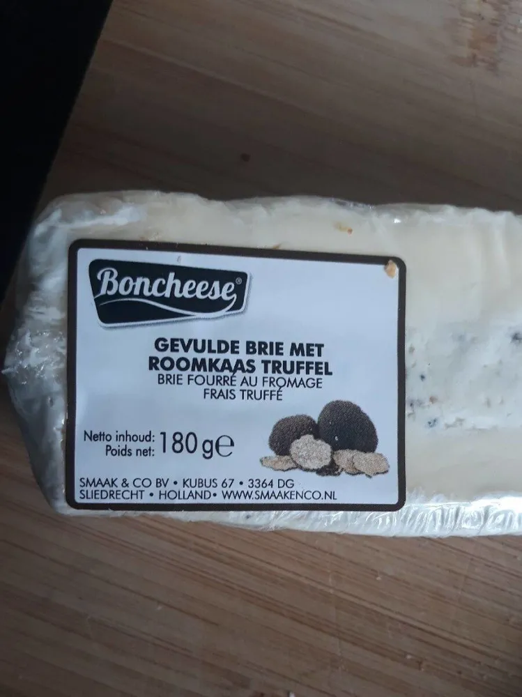 Brie fourré au fromage frais truffé