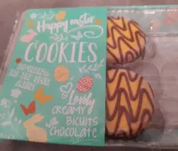 Biscuits croustillants avec crème jaune et chocolat au lait