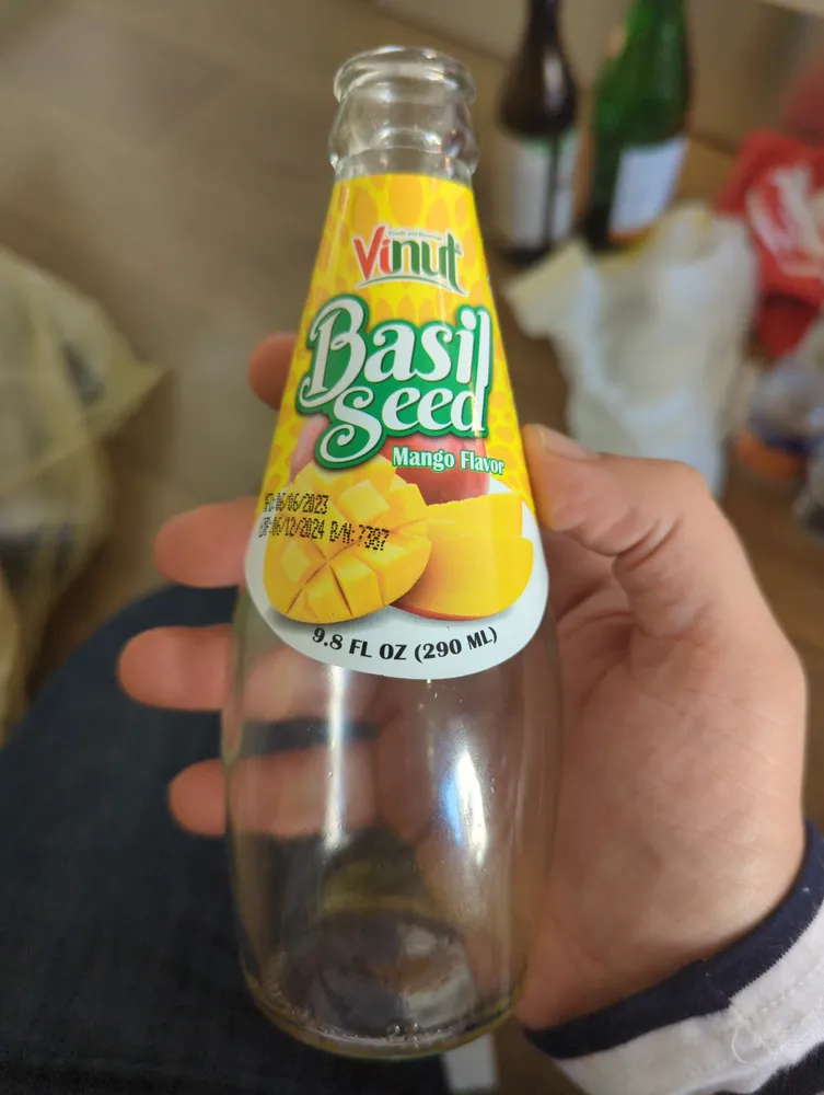 Jus de mangue aux graines de basilic