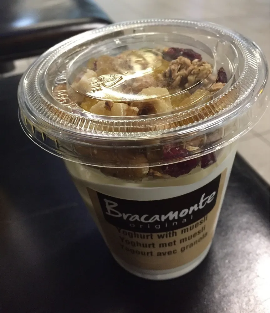 Yoghurt with muesli