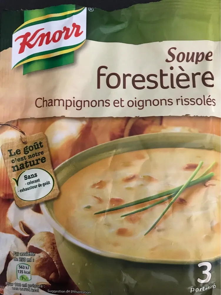 Soupe forestière, champignons et oignons rissolés