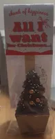 Chocolat au lait avec un chocolat au lait arbre de Noël décoré
