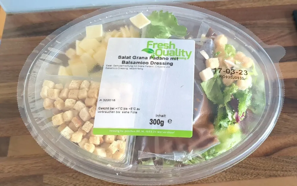Salat Grana Padano mit Balsamico Dressing