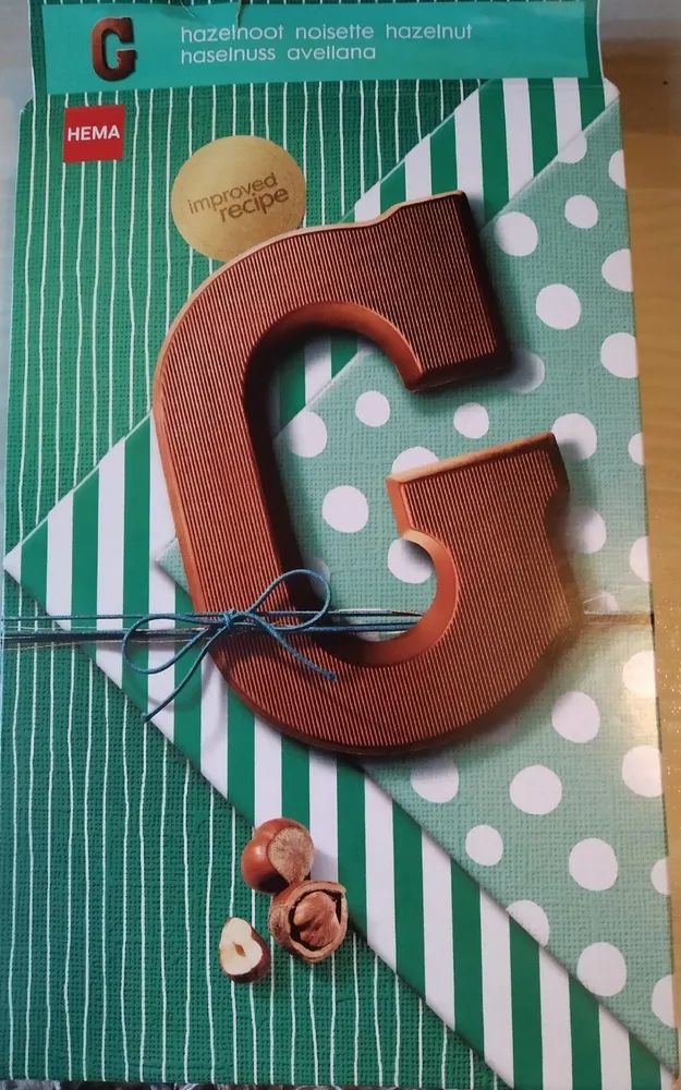 Lettre G en Chocolat au lait aux noisettes