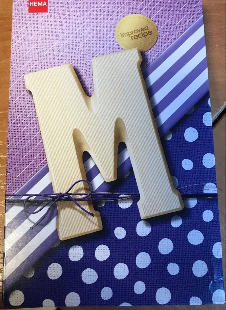 Lettre M en chocolat blanc