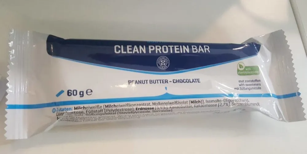 Clean protein bar